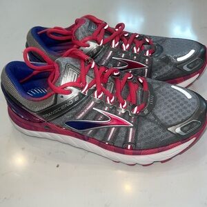Brooks Transcend 2 Size 7 in Gray, Purple and Pink like new condition 1 wear